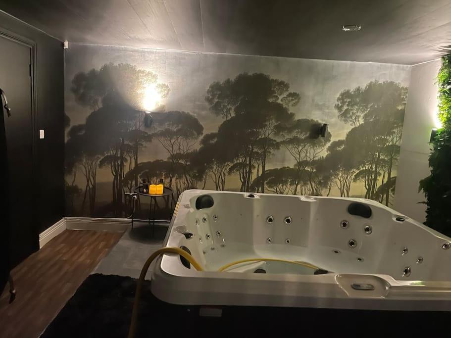 The Exclusive Jacuzzi Apartment バーミンガム エクステリア 写真